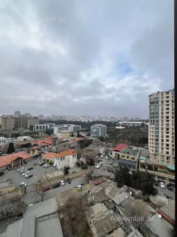 Satılır 3 otaqlı yeni tikili 125 m²