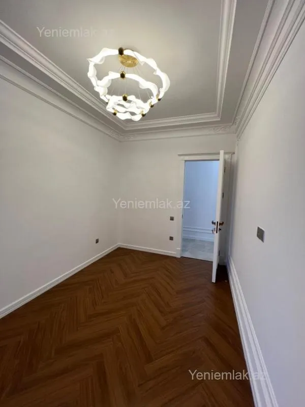 Satılır 3 otaqlı yeni tikili 125 m²