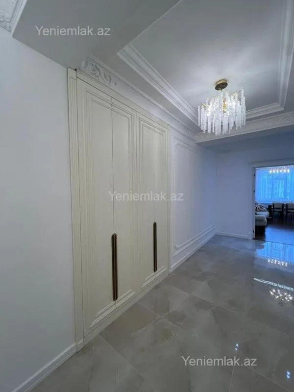 Satılır 3 otaqlı yeni tikili 125 m²