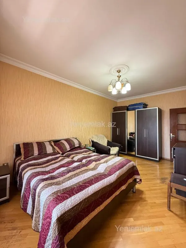 Satılır 4 otaqlı köhnə tikili 100 m²