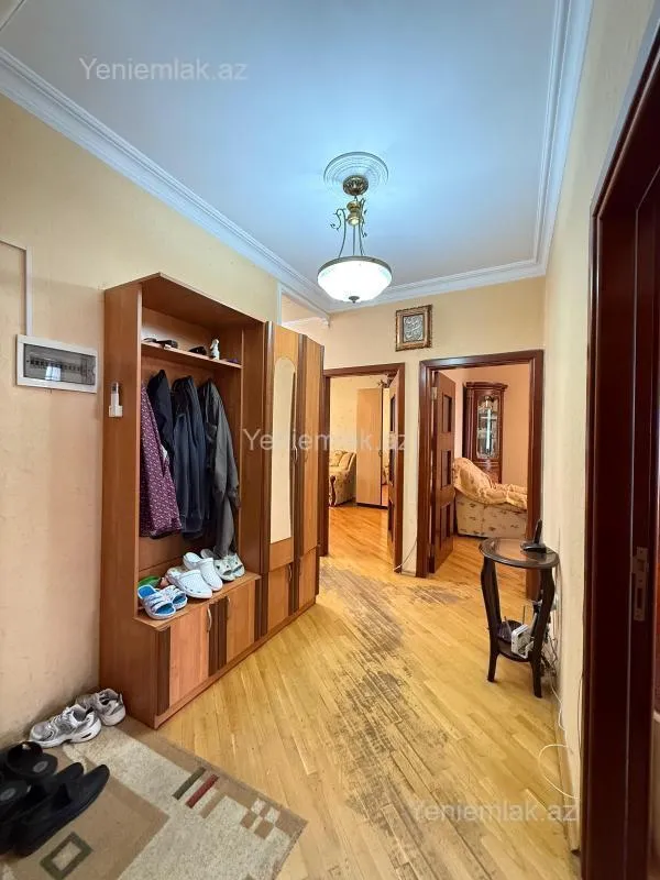 Satılır 4 otaqlı köhnə tikili 100 m²