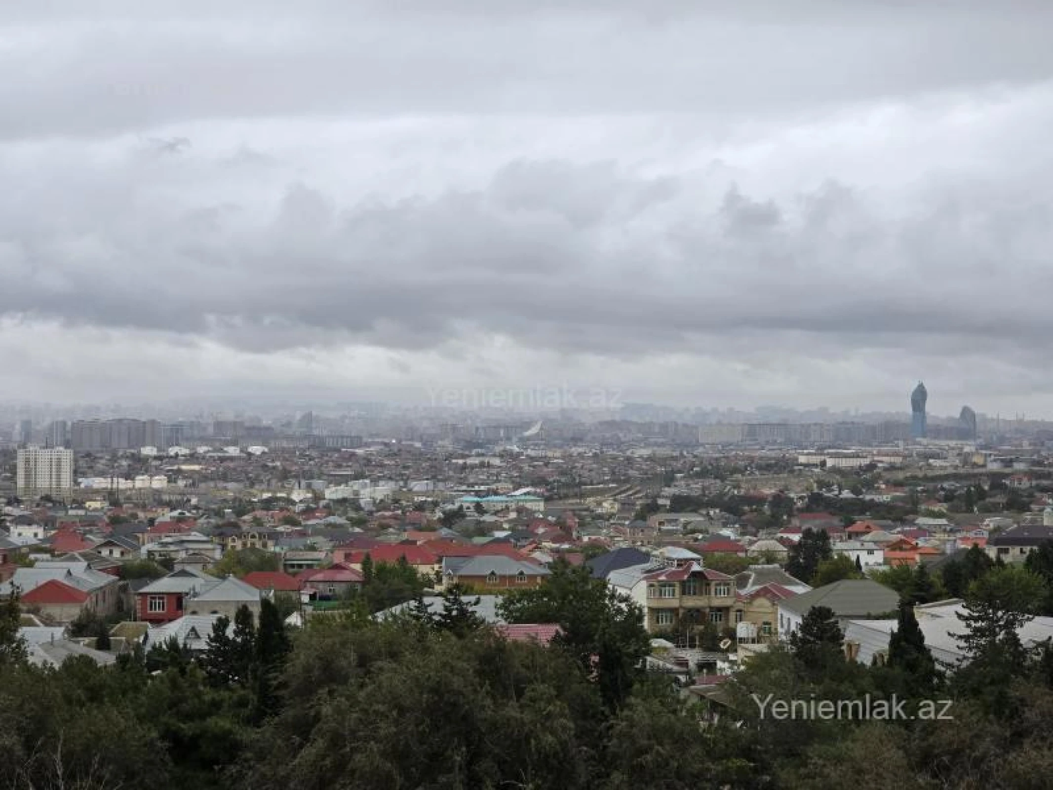 Satılır 4 otaqlı köhnə tikili 100 m²