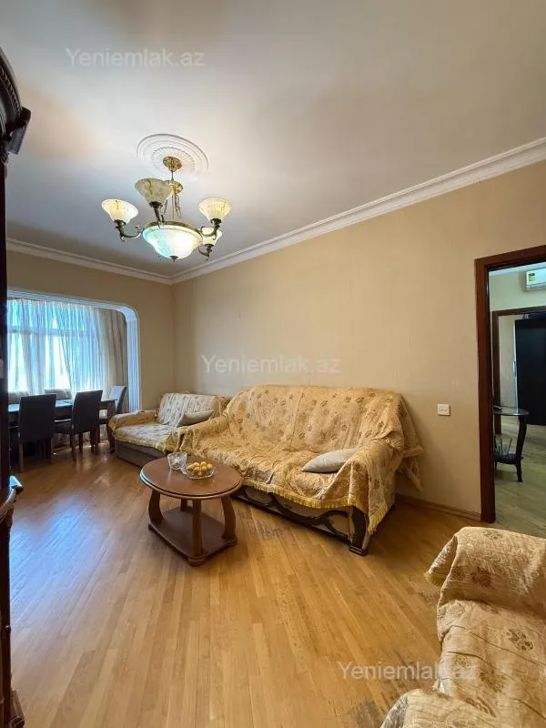 Satılır 4 otaqlı köhnə tikili 100 m²