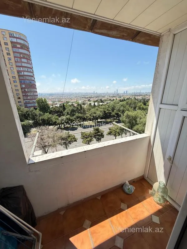 Satılır 4 otaqlı köhnə tikili 100 m²