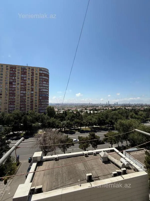 Satılır 4 otaqlı köhnə tikili 100 m²