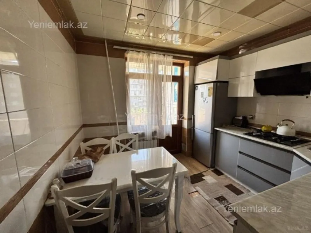 Satılır 4 otaqlı köhnə tikili 95 m²