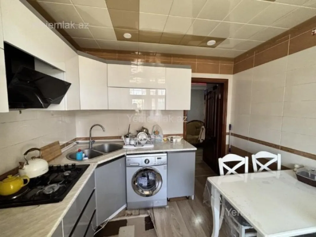 Satılır 4 otaqlı köhnə tikili 95 m²