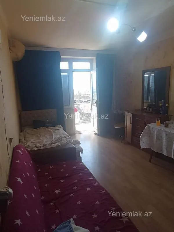 Satılır 1 otaqlı köhnə tikili 30 m²