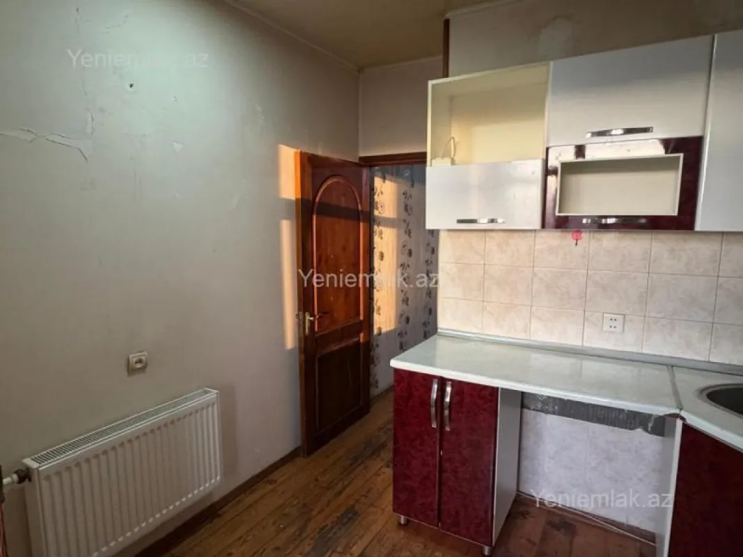 Satılır 3 otaqlı köhnə tikili 80 m²