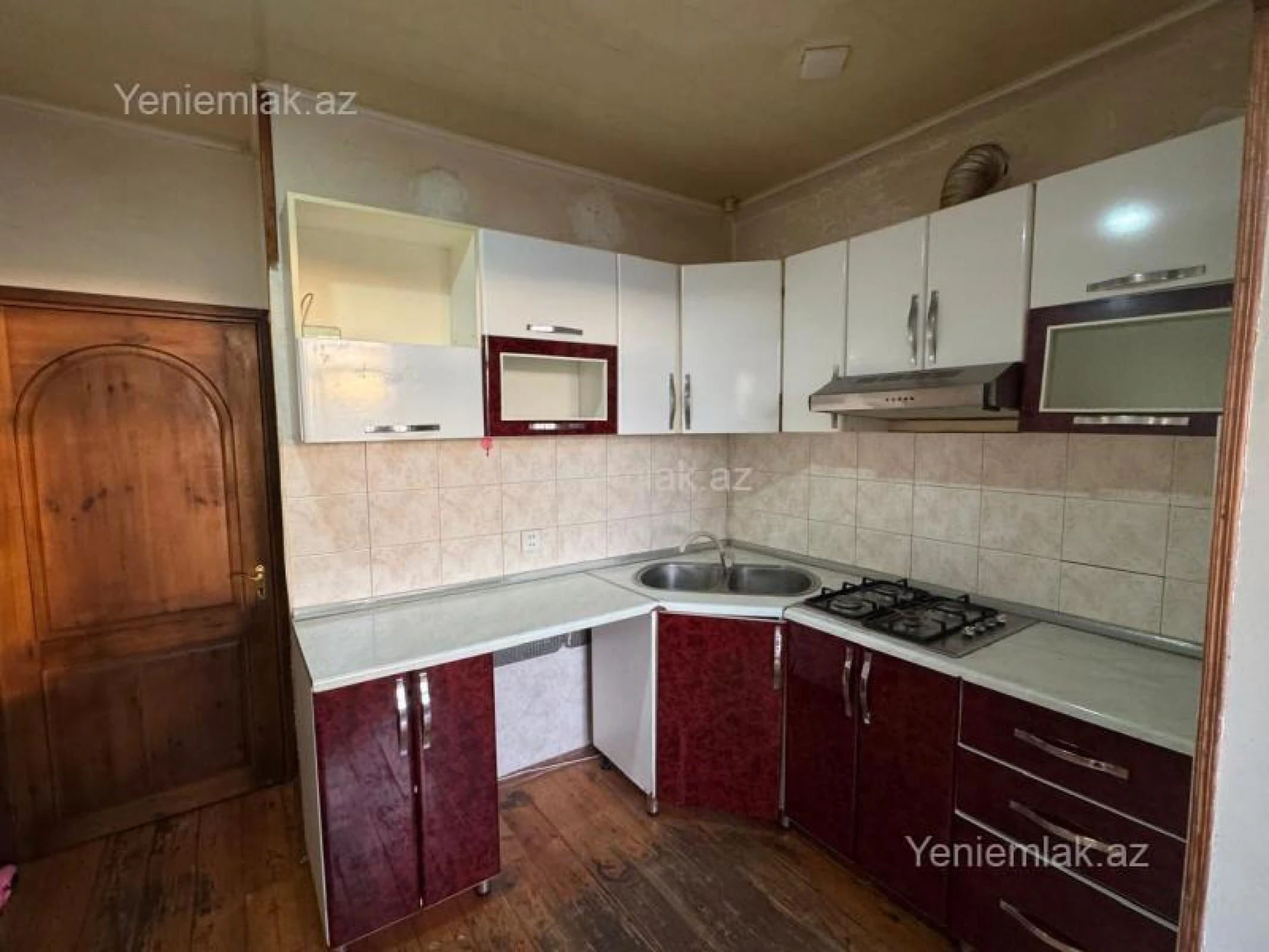 Satılır 3 otaqlı köhnə tikili 80 m²