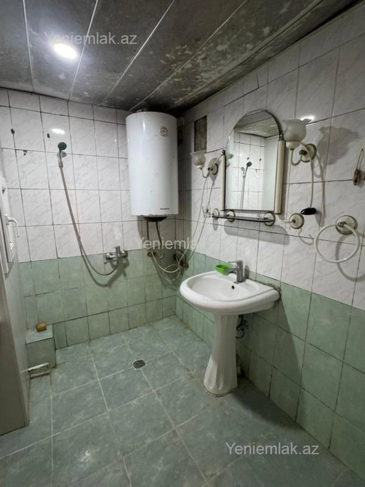 Satılır 3 otaqlı köhnə tikili 80 m²