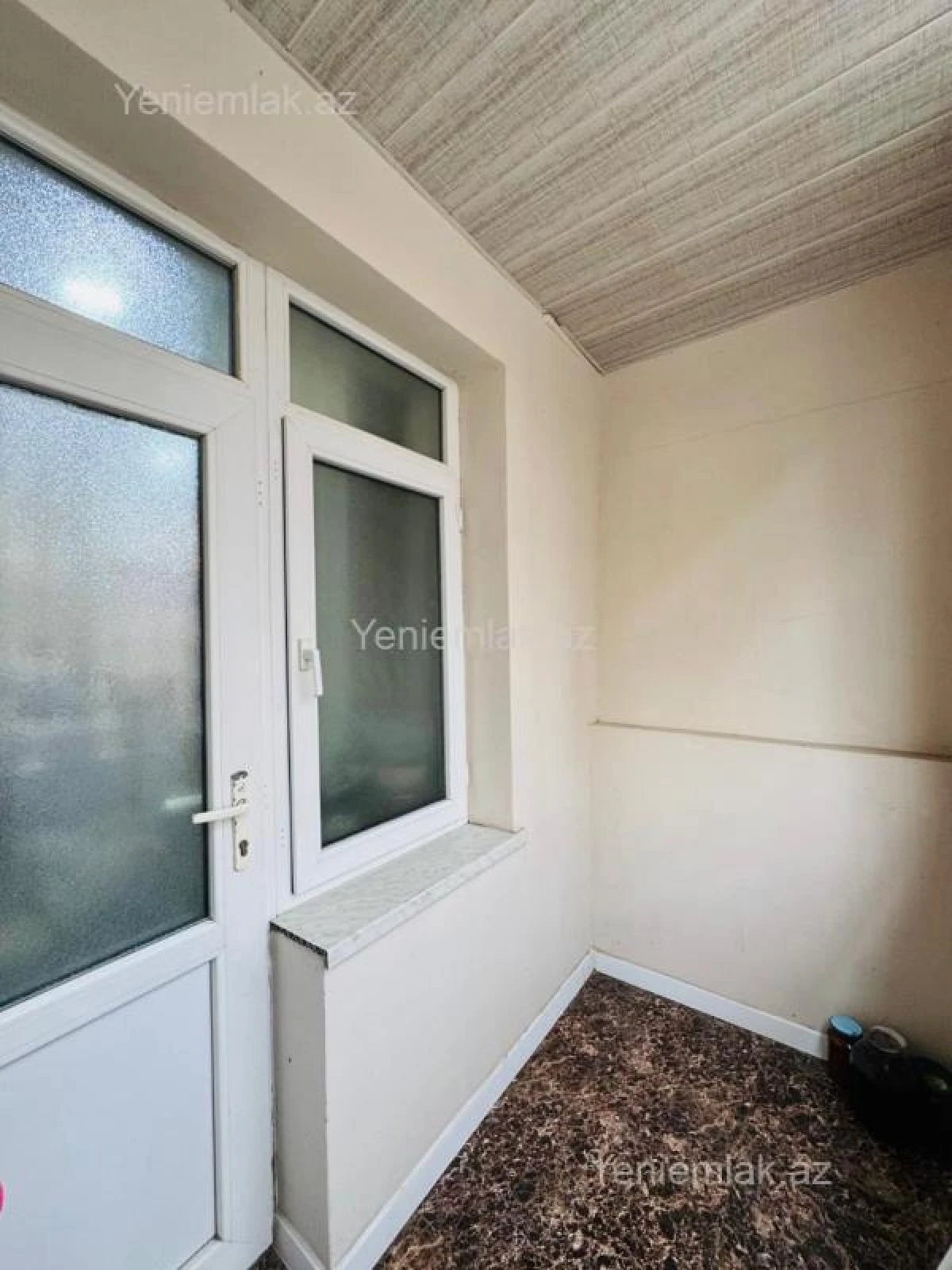 Satılır 2 otaqlı köhnə tikili 55 m²