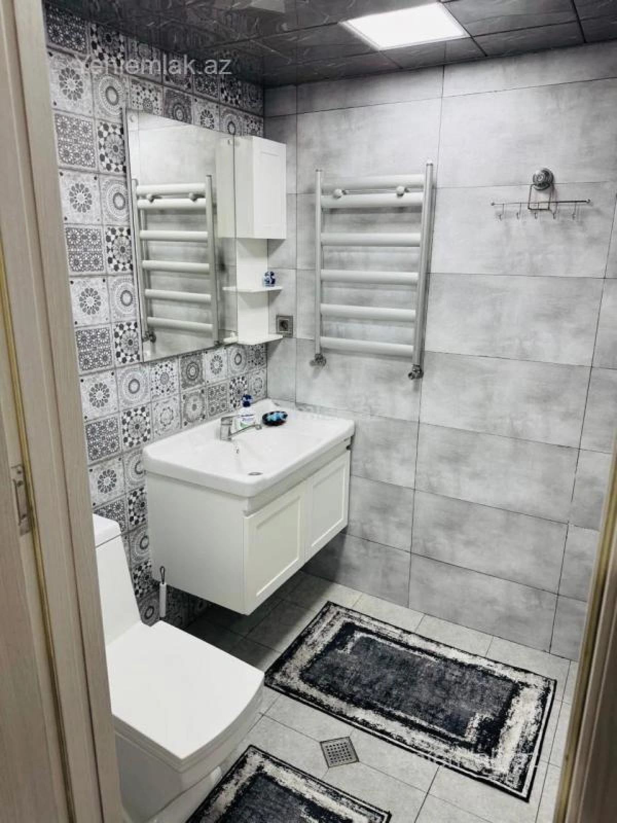 Satılır 2 otaqlı köhnə tikili 55 m²