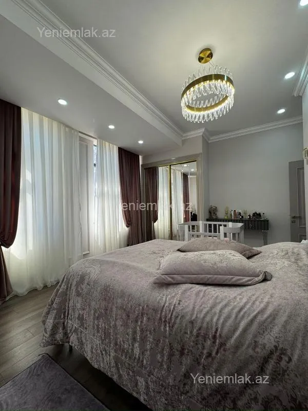 Satılır 3 otaqlı yeni tikili 135 m²