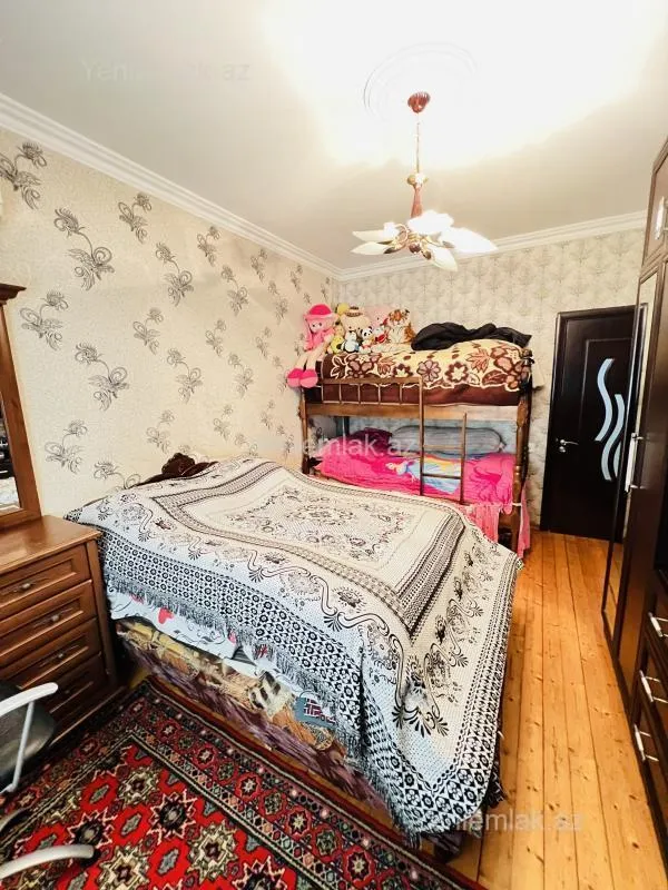 Satılır 5 otaqlı köhnə tikili 120 m²