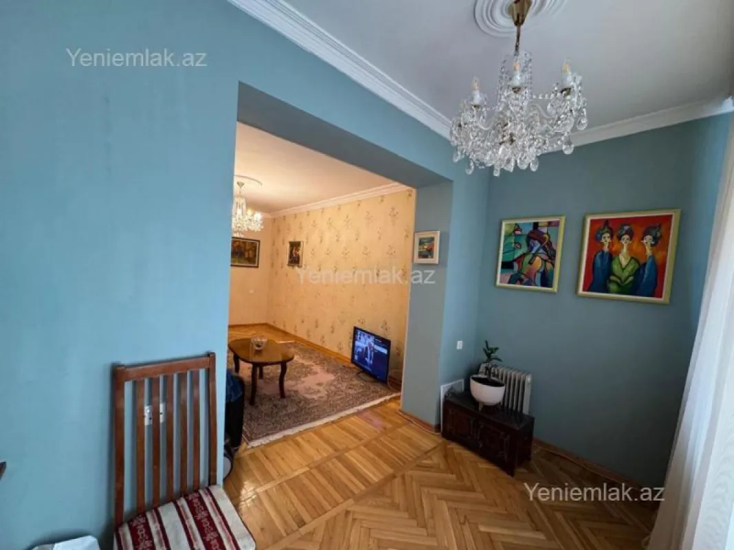 Satılır 3 otaqlı köhnə tikili 100 m²