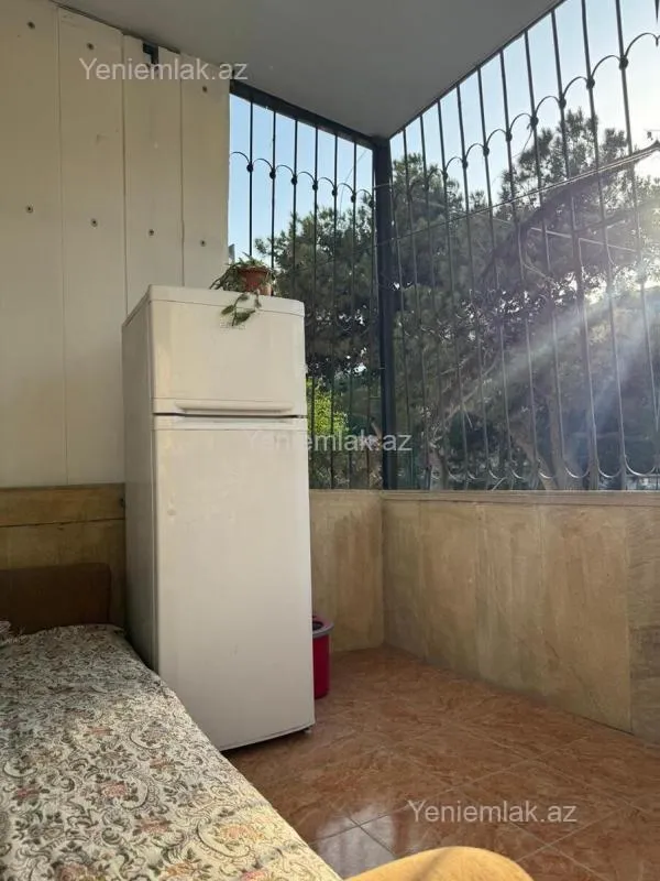 Satılır 3 otaqlı köhnə tikili 100 m²