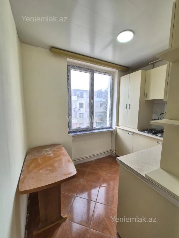 Satılır 1 otaqlı köhnə tikili 33 m²