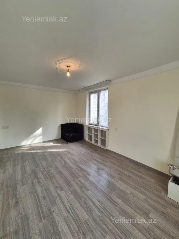 Satılır 1 otaqlı köhnə tikili 33 m²