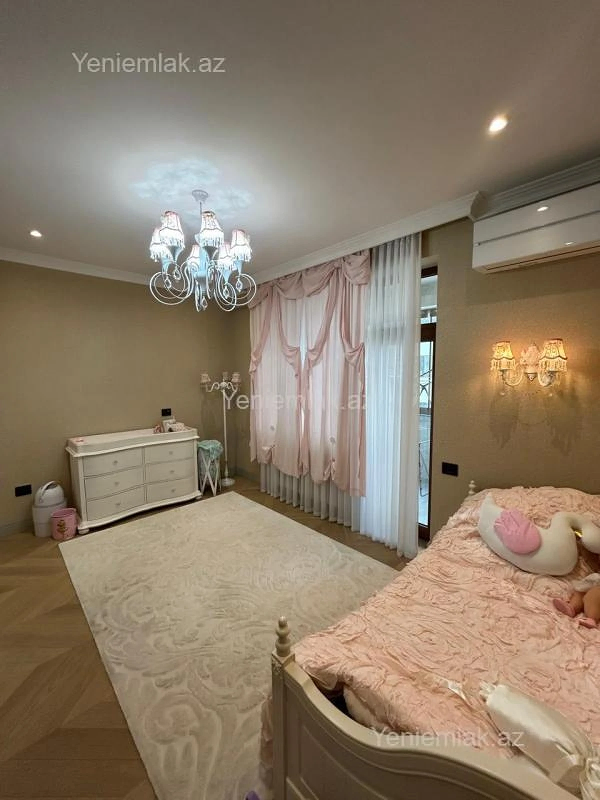 Satılır 5 otaqlı yeni tikili 240 m²