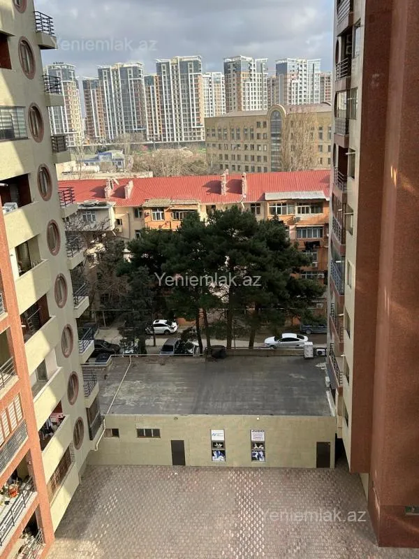 Satılır 5 otaqlı yeni tikili 240 m²
