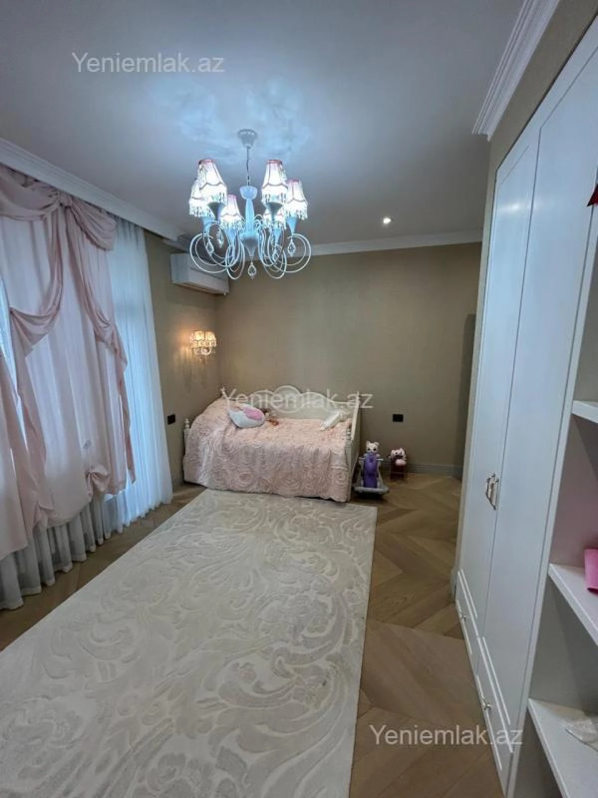 Satılır 5 otaqlı yeni tikili 240 m²