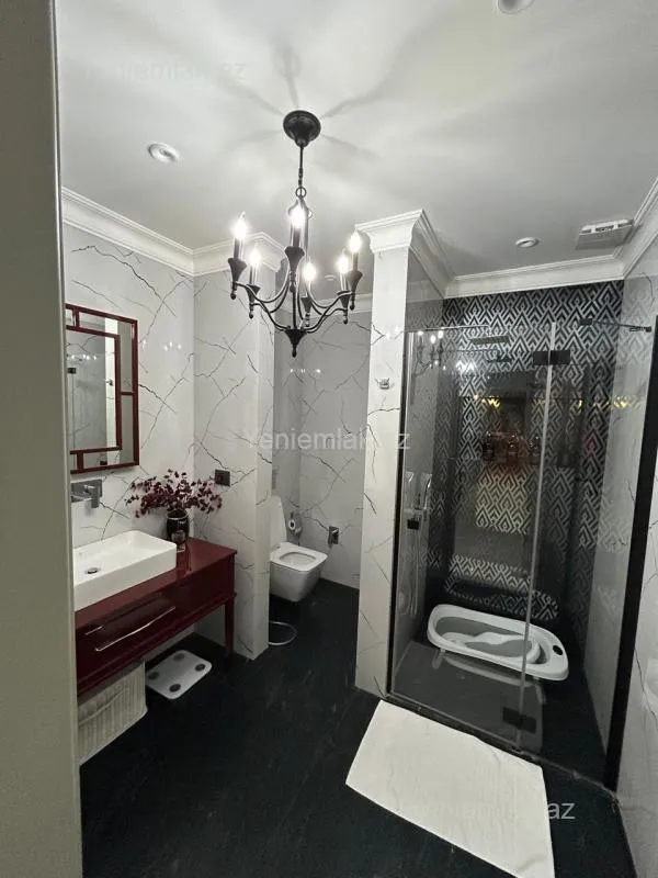 Satılır 5 otaqlı yeni tikili 240 m²