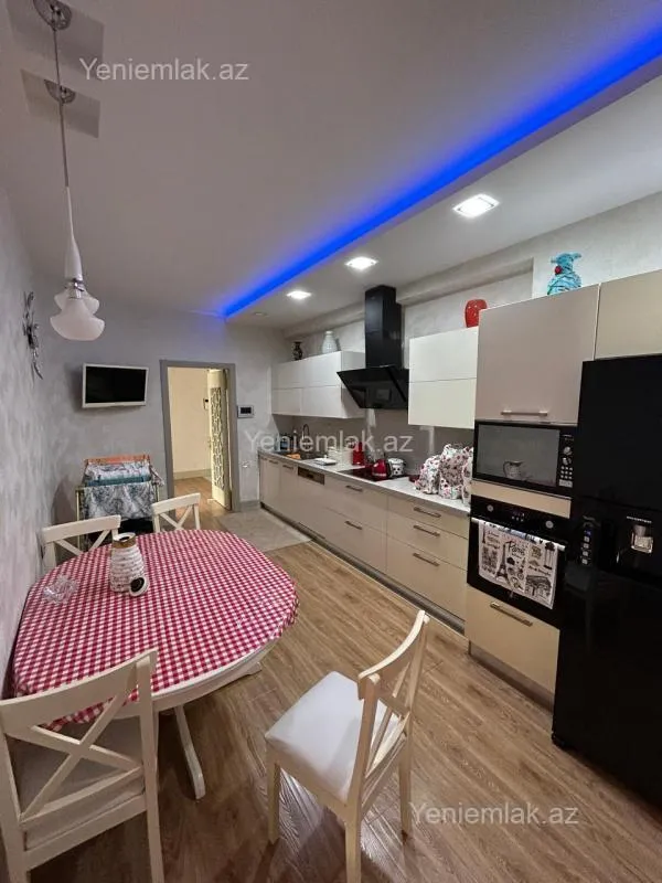 Satılır 5 otaqlı yeni tikili 240 m²