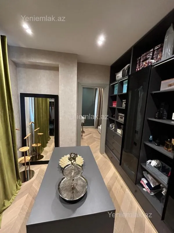 Satılır 5 otaqlı yeni tikili 240 m²