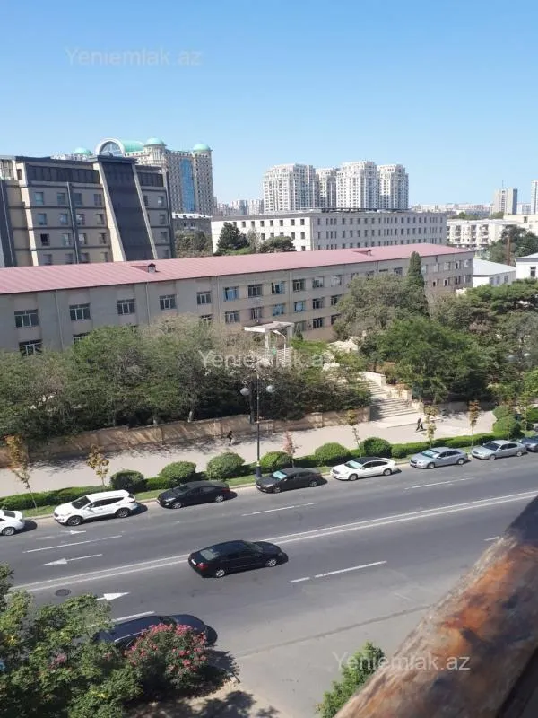 Satılır 4 otaqlı köhnə tikili 100 m²