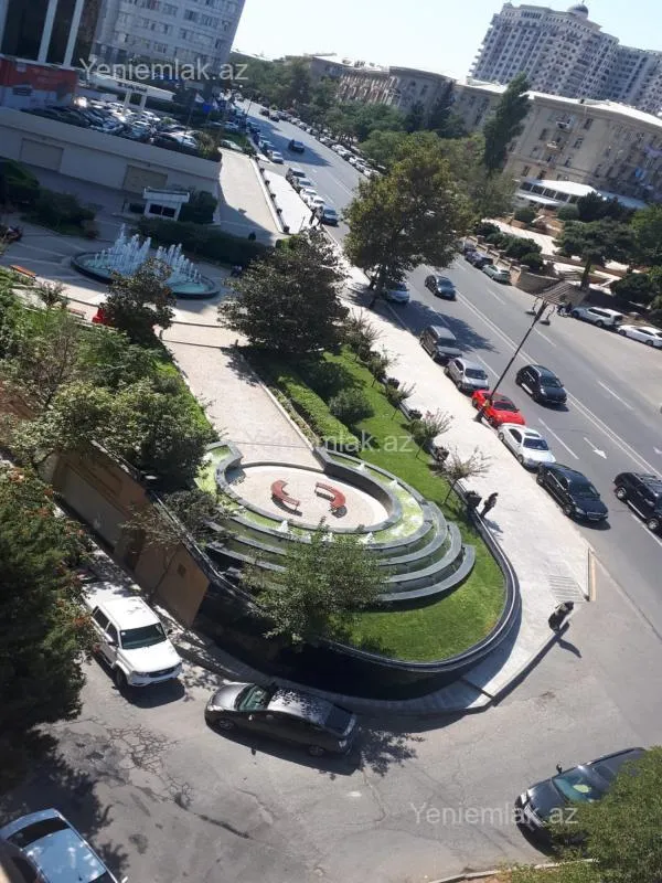 Satılır 4 otaqlı köhnə tikili 100 m²