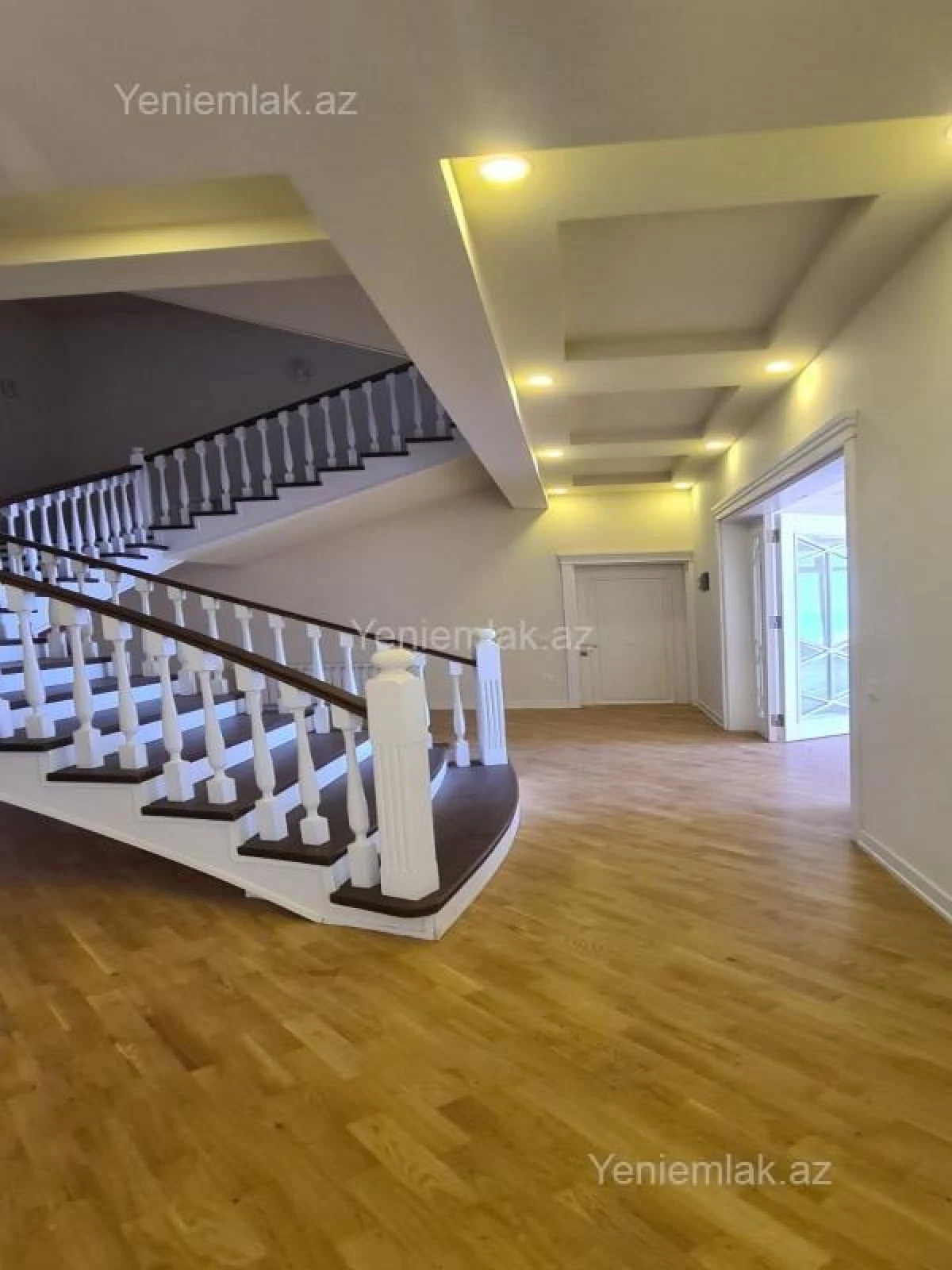 Satılır 7 otaqlı həyət evi 370 m²