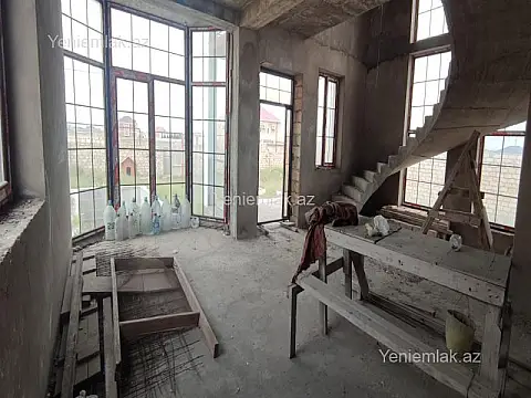 Satılır 5 otaqlı həyət evi 250 m²