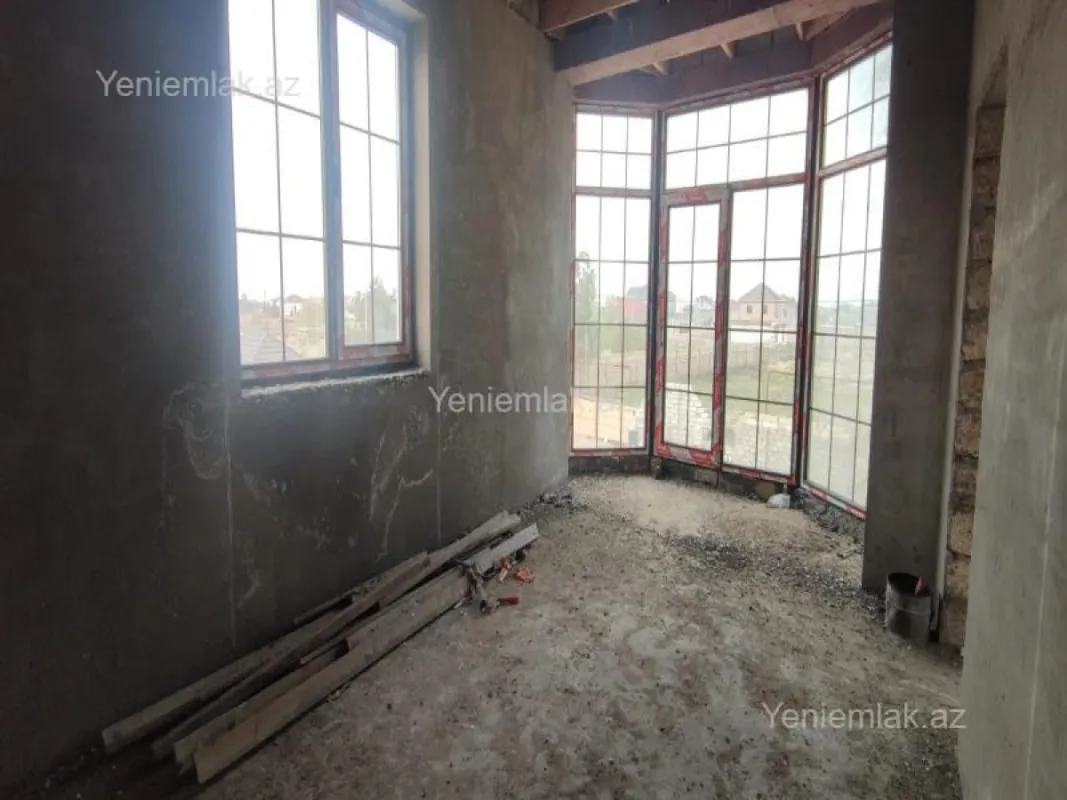 Satılır 5 otaqlı həyət evi 250 m²