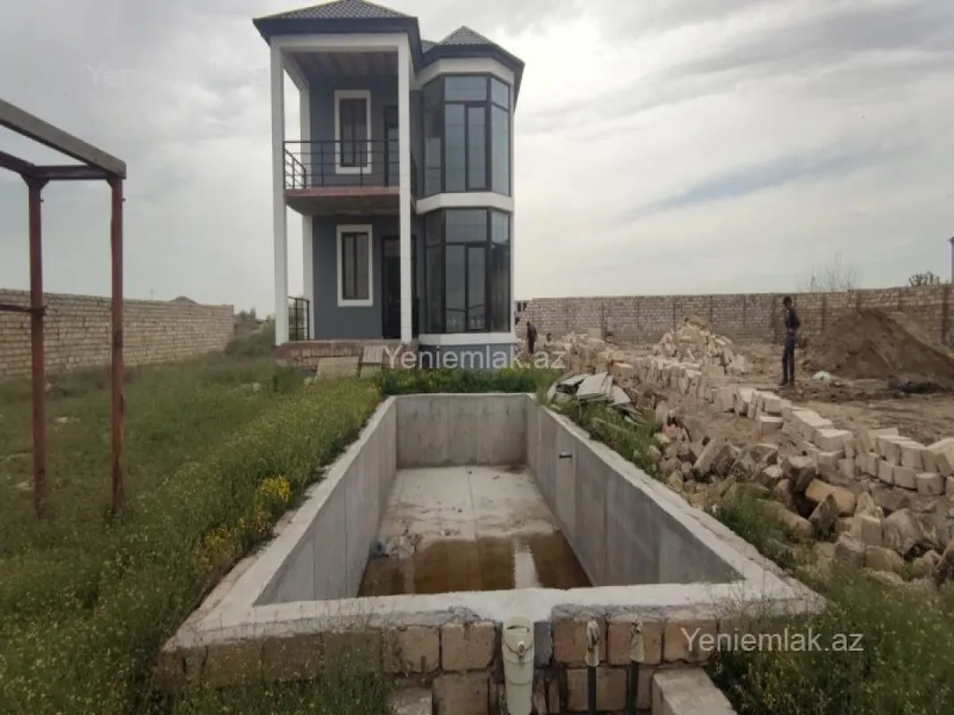 Satılır 5 otaqlı həyət evi 250 m²