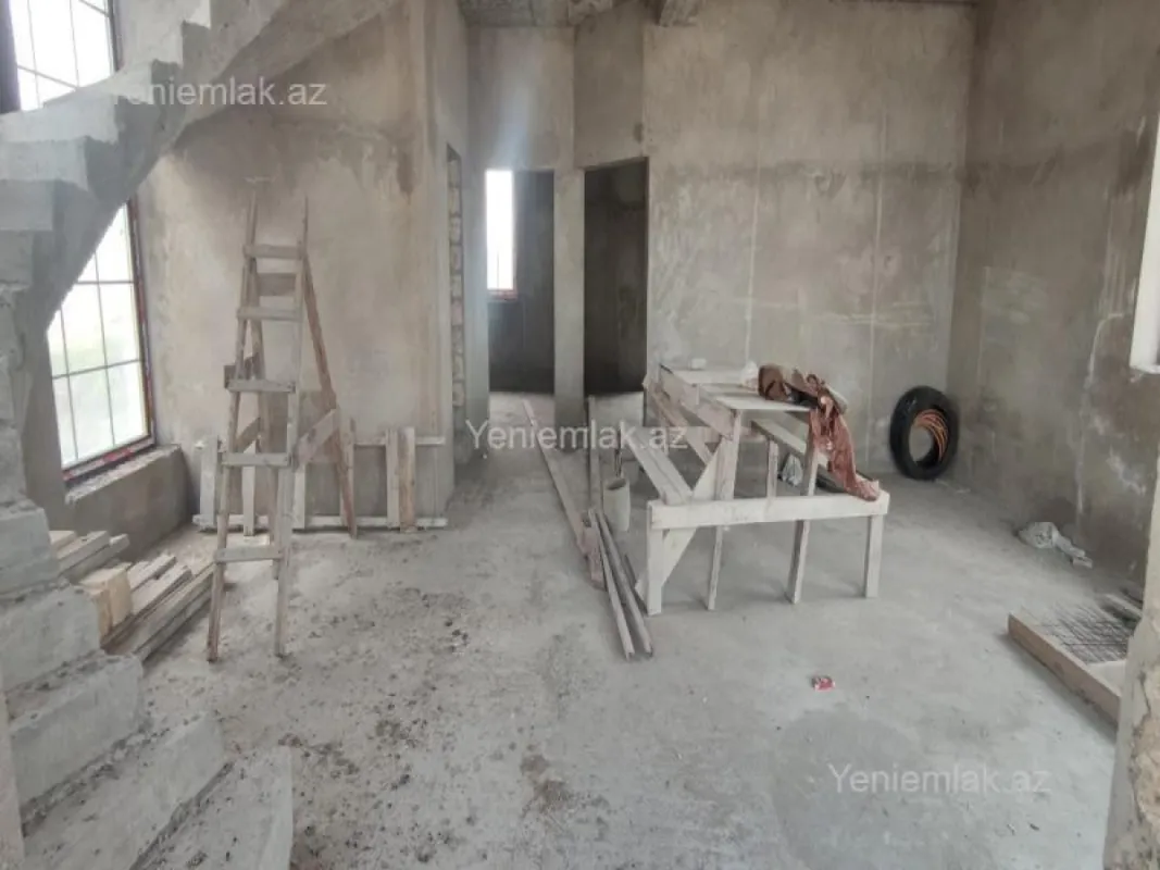 Satılır 5 otaqlı həyət evi 250 m²