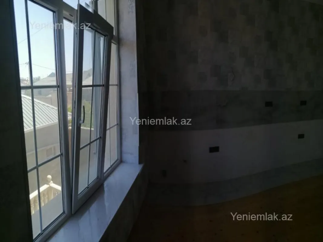 Satılır 6 otaqlı həyət evi 240 m²