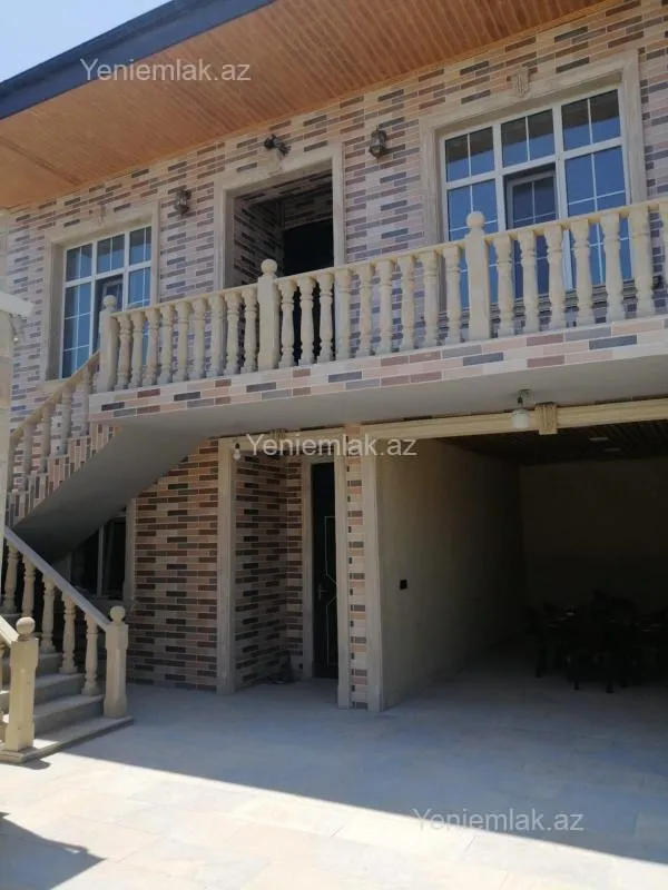 Satılır 6 otaqlı həyət evi 240 m²