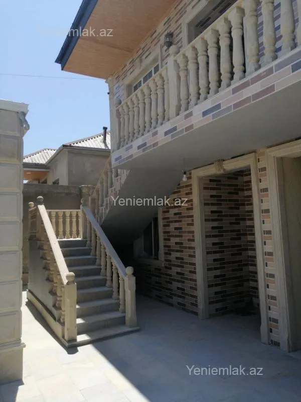Satılır 6 otaqlı həyət evi 240 m²