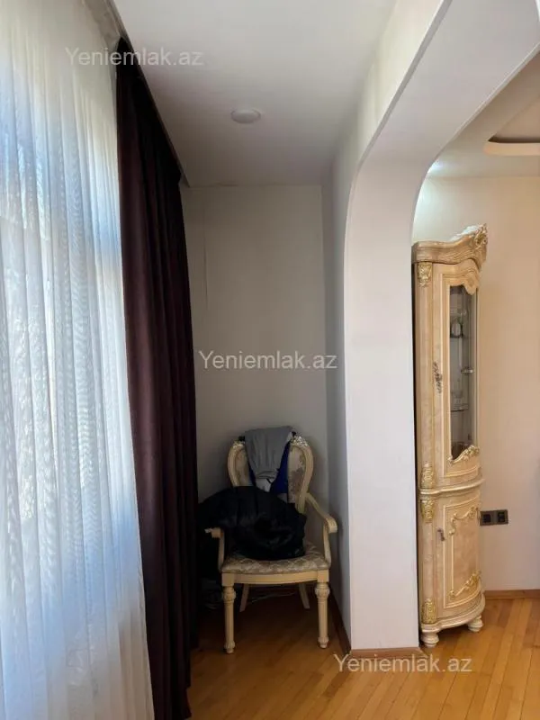 Satılır 4 otaqlı köhnə tikili 125 m²