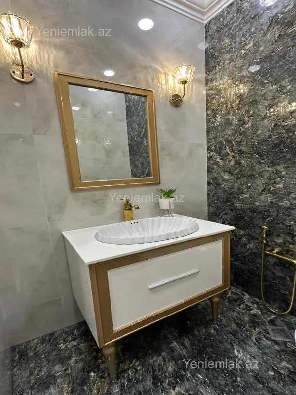 Satılır 3 otaqlı yeni tikili 130 m²