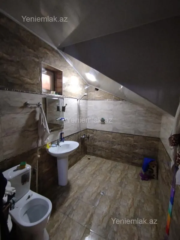 Satılır 4 otaqlı həyət evi 200 m²