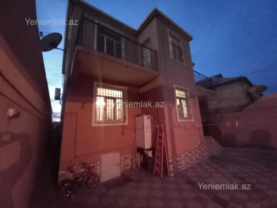 Satılır 4 otaqlı həyət evi 200 m²