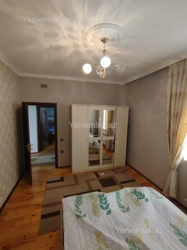 Satılır 4 otaqlı həyət evi 200 m²