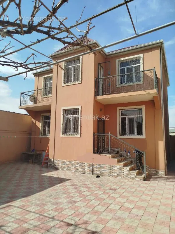 Satılır 4 otaqlı həyət evi 200 m²
