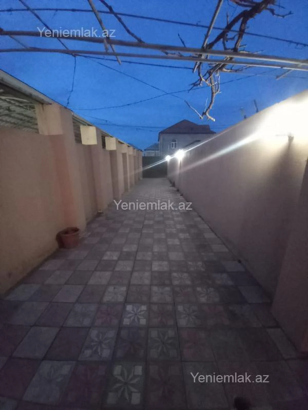 Satılır 4 otaqlı həyət evi 200 m²