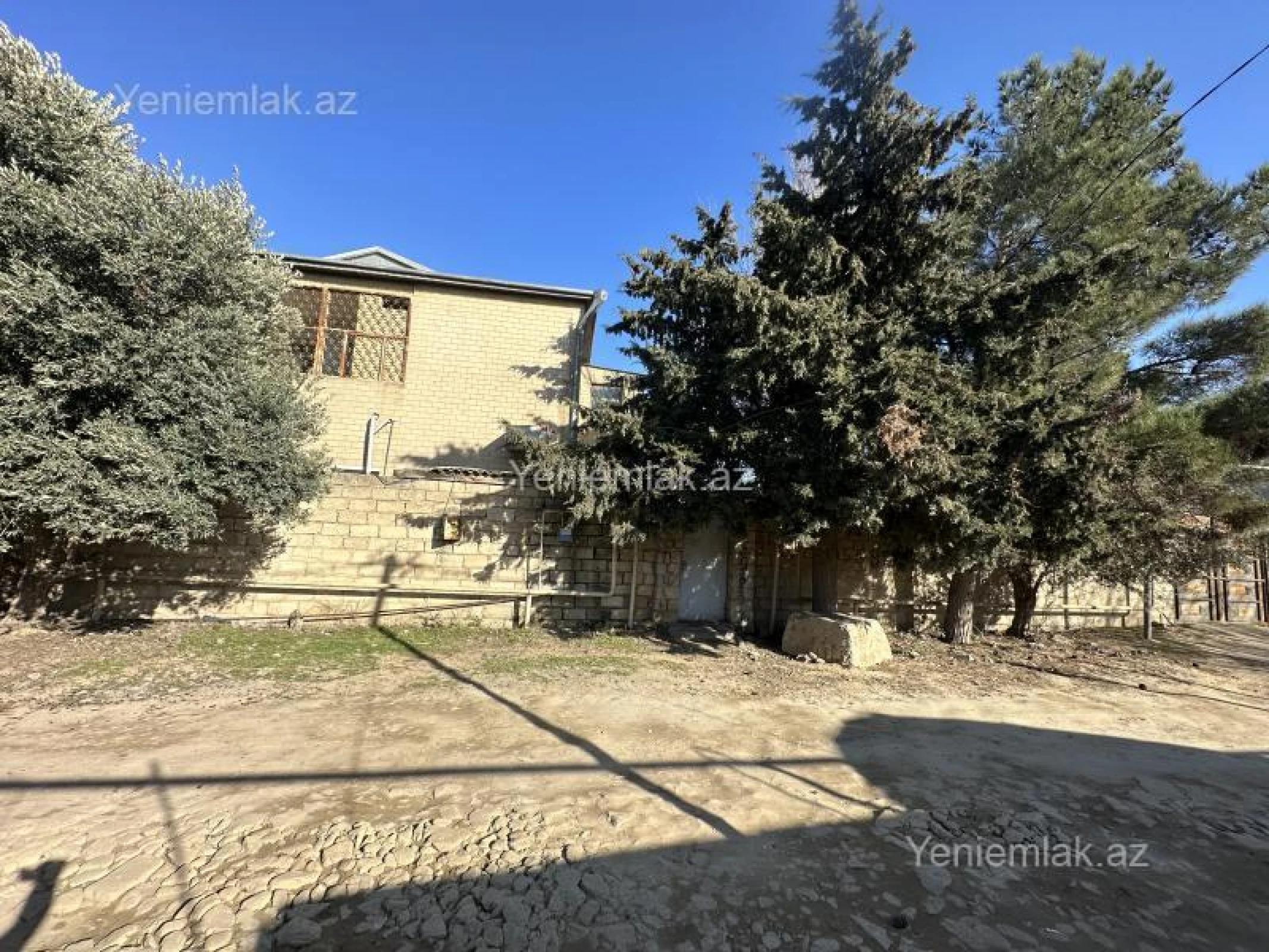 Satılır 10 otaqlı həyət evi 480 m²