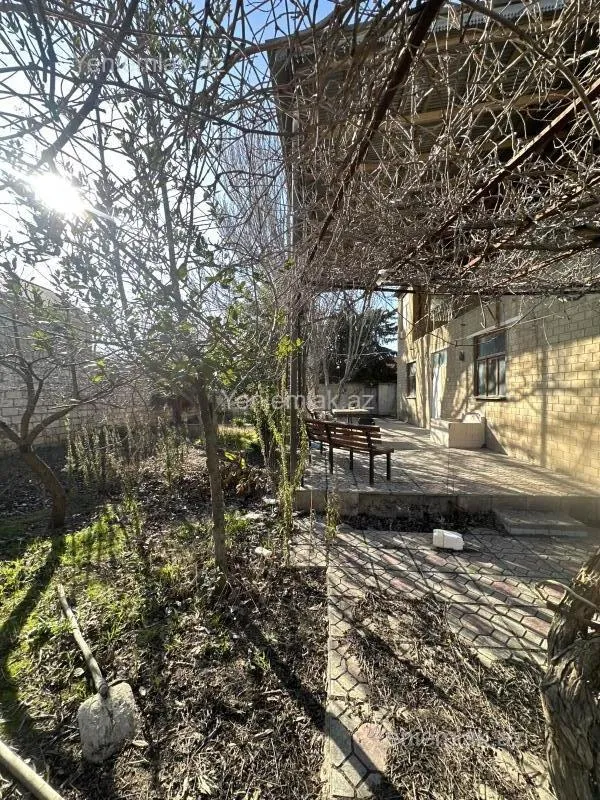 Satılır 10 otaqlı həyət evi 480 m²