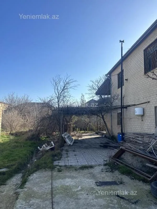 Satılır 10 otaqlı həyət evi 480 m²
