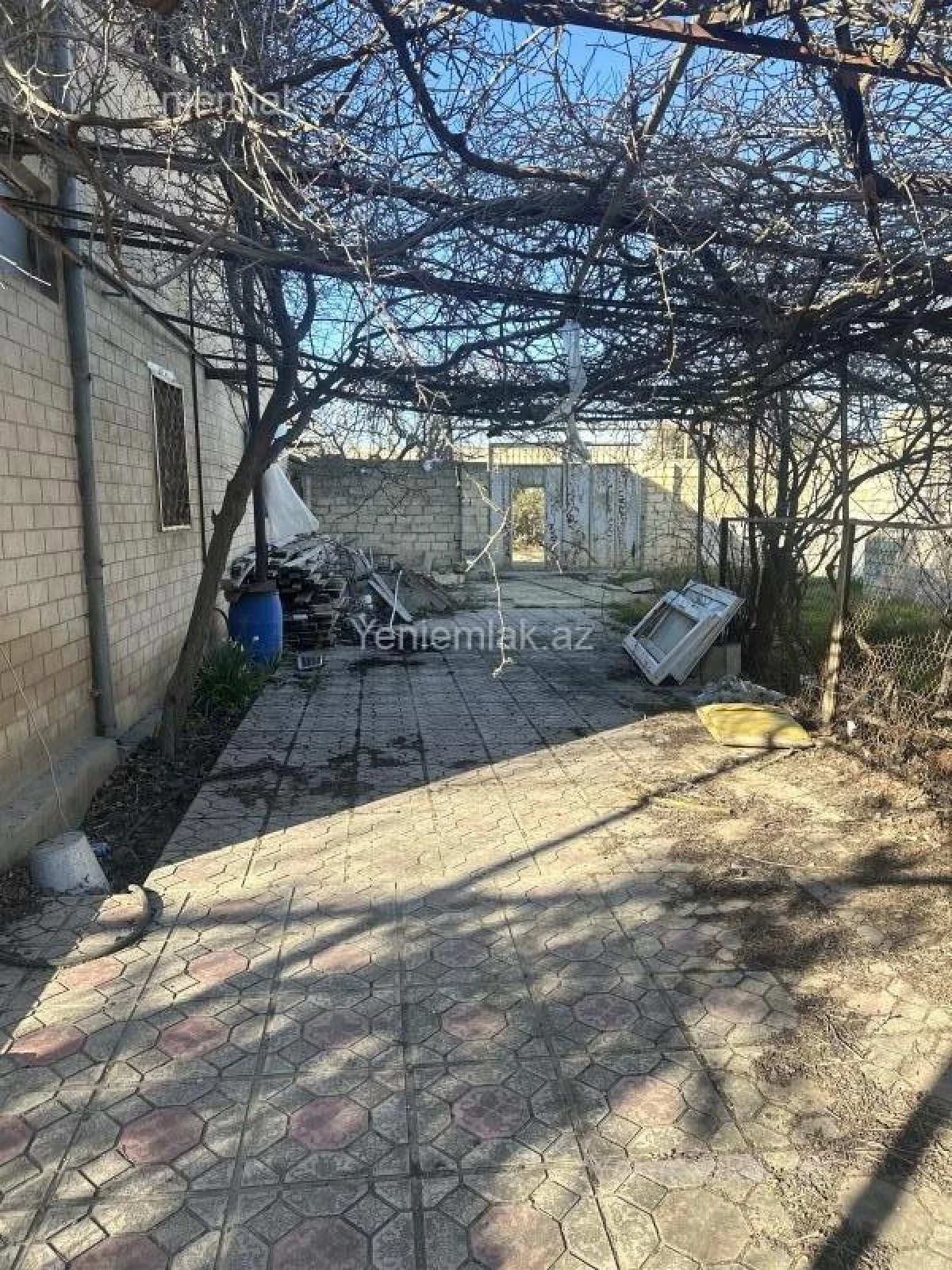 Satılır 10 otaqlı həyət evi 480 m²
